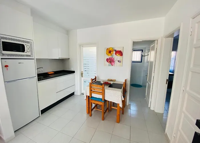 Aguazul - A Pie De Piscina Y Vistas Al Mar * Puerto del Carmen (Lanzarote)